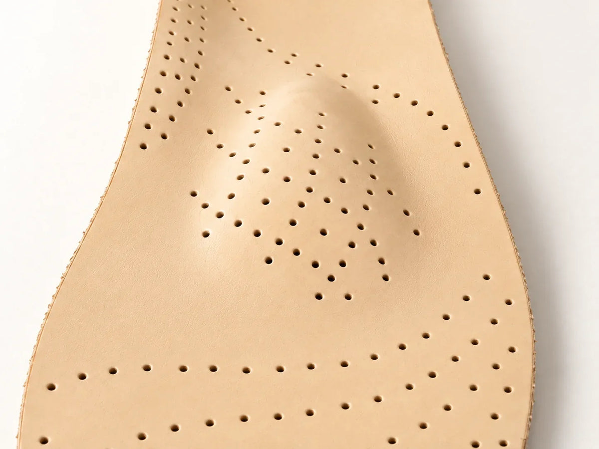 Maestro cow-leather surface showing the raised metatarsal pad and contoured arch